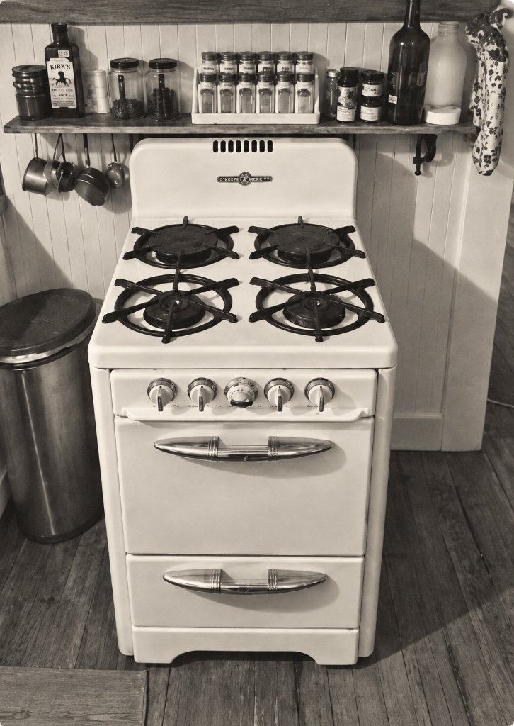 Vintage O'Keefe & Merritt range at Cannon Appliance